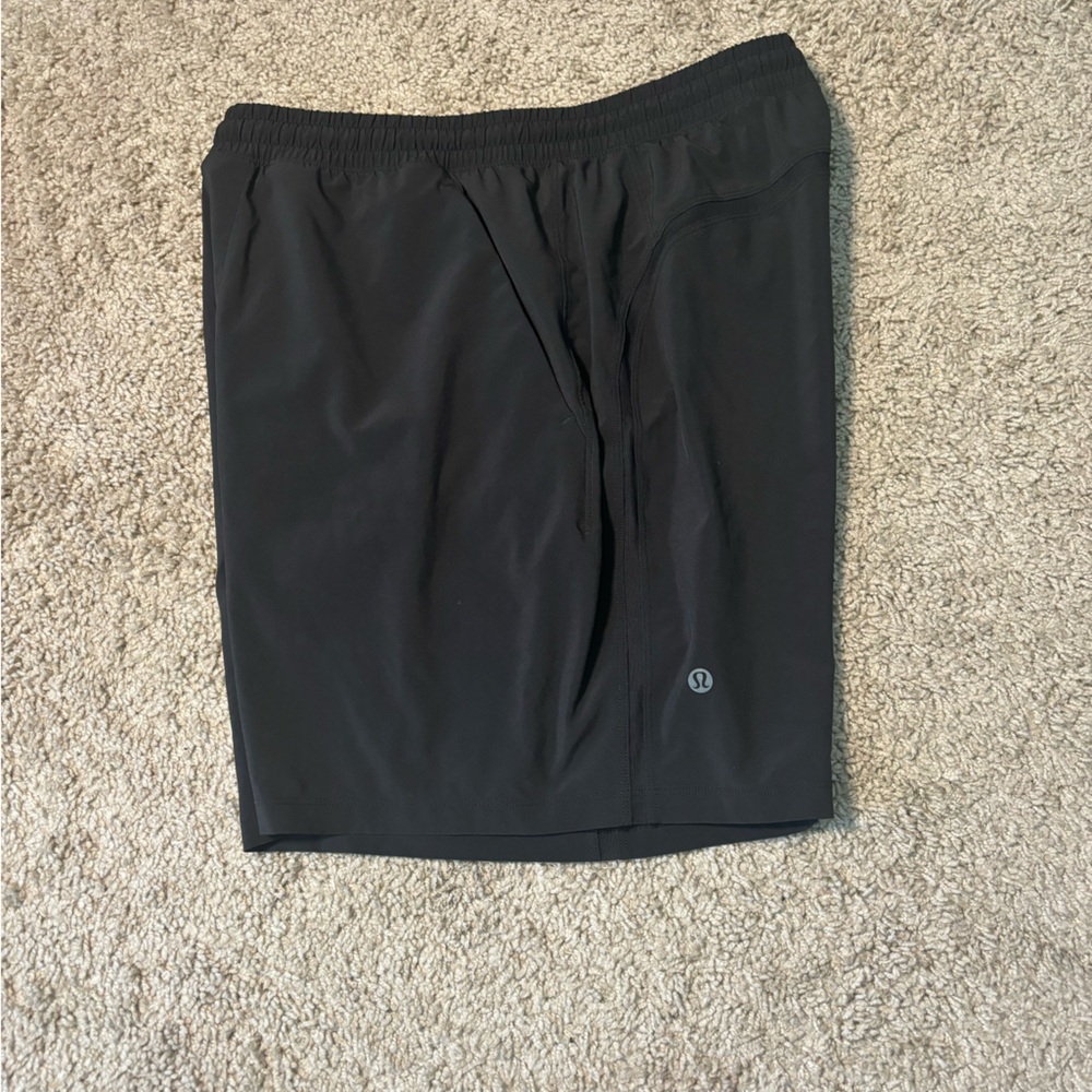 Mens black Lulu Lemon workout shorts 7” inseam Medium
